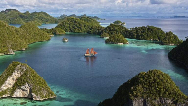 surga-raja-ampat-terancam-tambang-alarm-untuk-alam-1749105418264_169