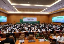 Konferensi perubahan iklim multilateral dengan delegasi dari berbagai negara